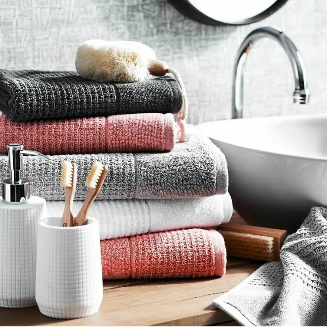 Полотенце в ванной комнате фото Bed bath n table towels Bathroom towels, White bathroom accessories, Bath towels