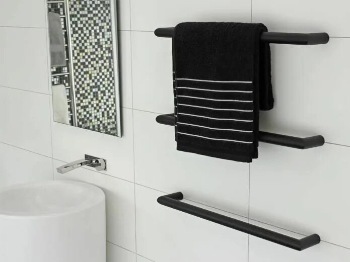 Полотенцедержатели в интерьере ванной Kado Bar 630 Bar Heated Towel Rail Black in 2019 Bathroom towel rails, Towel rai