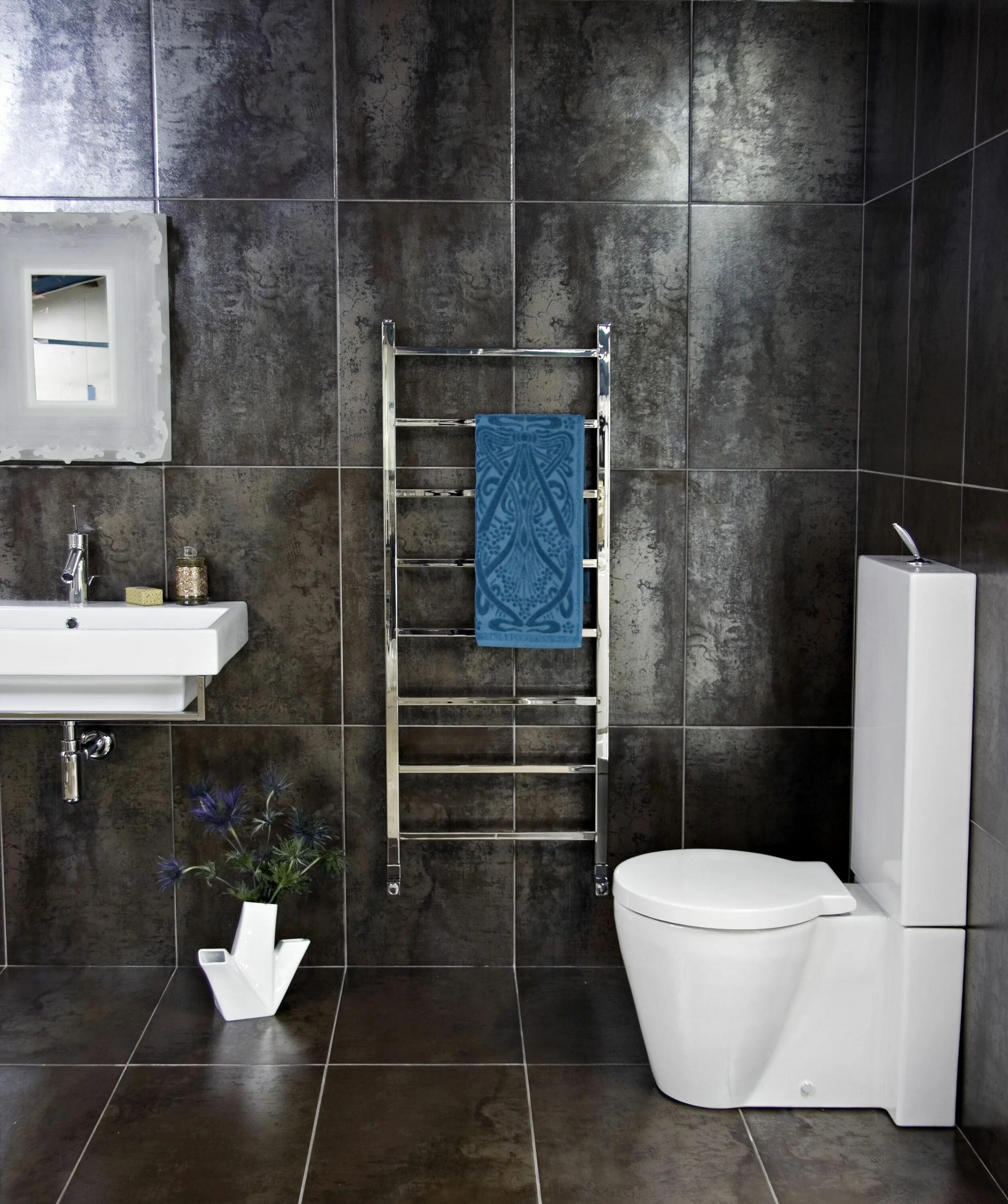 Полотенцесушитель над ванной в интерьере UK’s leading supplier of #Stainless #Steel #Towel #Rails #JIS #Europe are availa