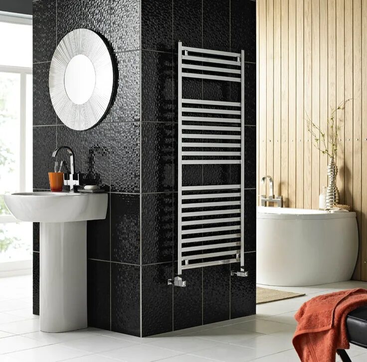 Полотенцесушитель водяной интерьере ванной Simple, yet stylish- Vogue (UK)'s Squire towel warmer Luxury bathroom vanities, 