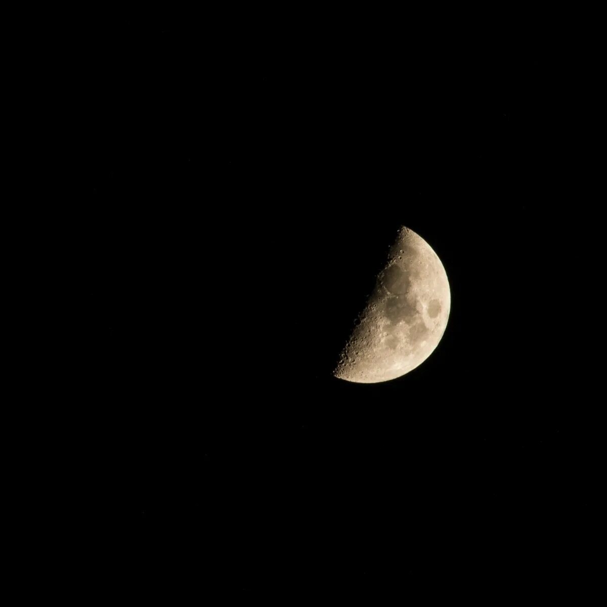 Половина луны фото Free Images : darkness, night sky, moon, circle, crescent, half, month, astronom