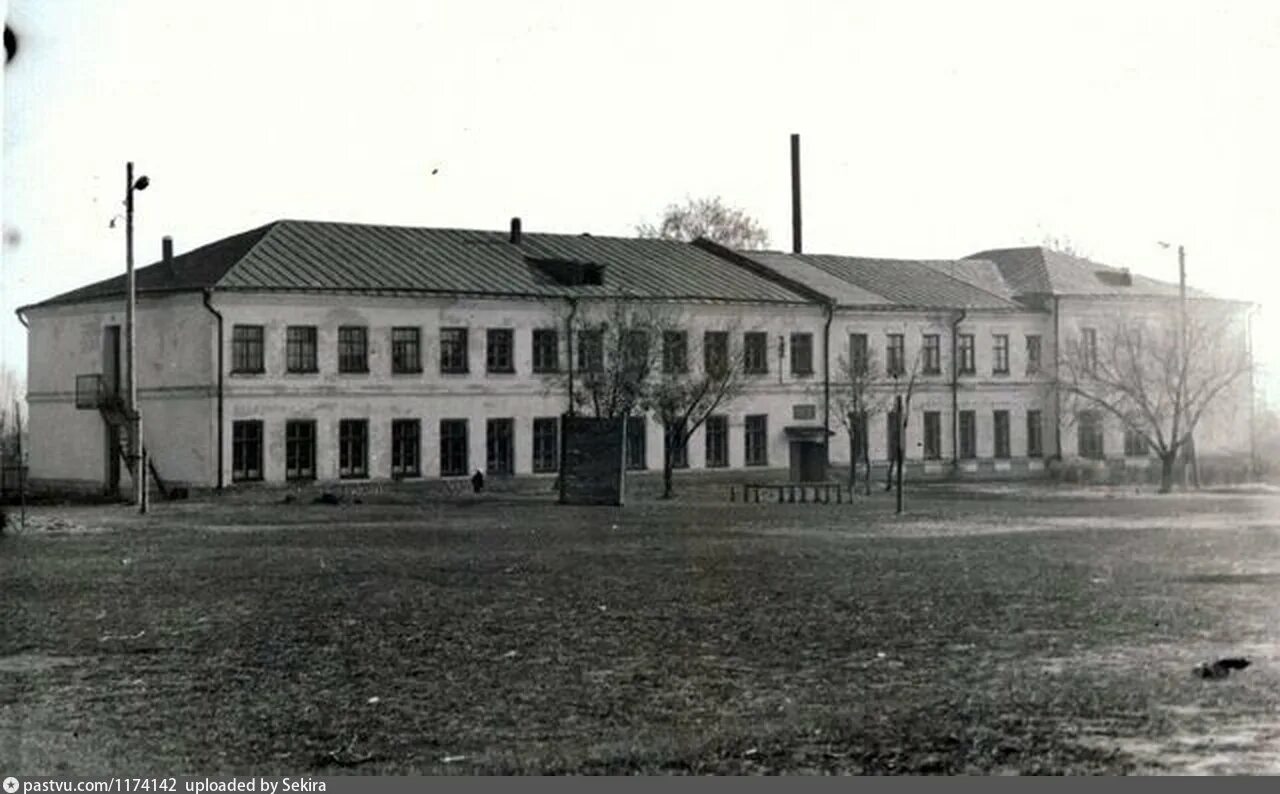 Полпино сити школьные старые фото Школьный двор - Retro photos