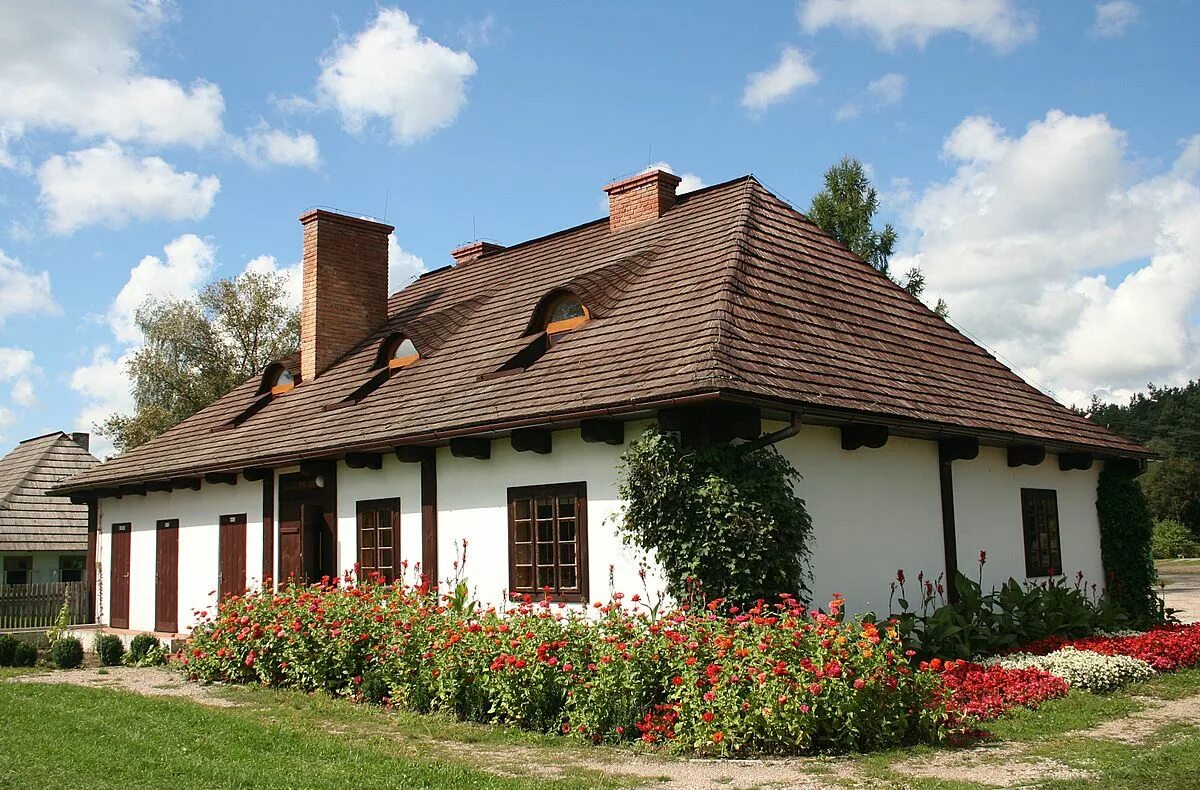 Польская деревня фото File:Skansen Kolbuszowa chałupa z Sędziszowa Małopolskiego 03.09.2010 p2.jpg - W