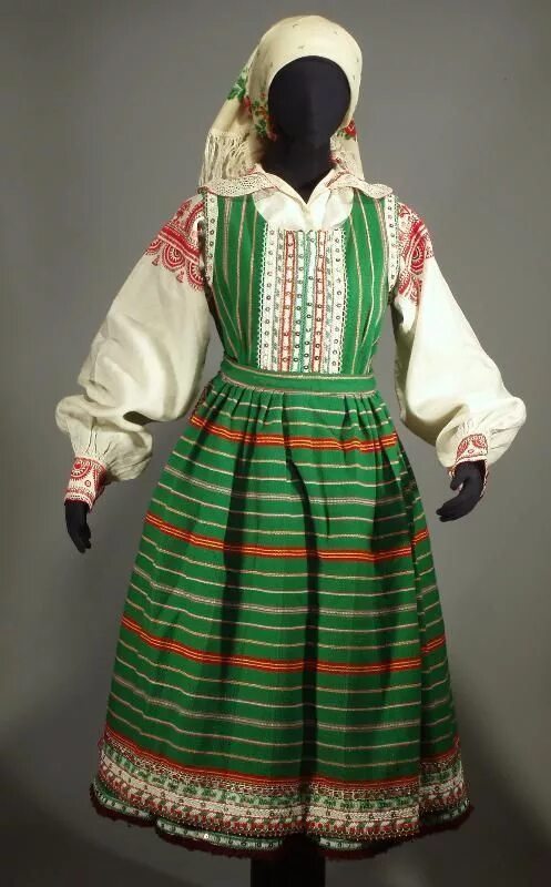 Польская женская мода Folk costume of the Puszcza Biała in the ethnographic region of Kurpie, Poland T