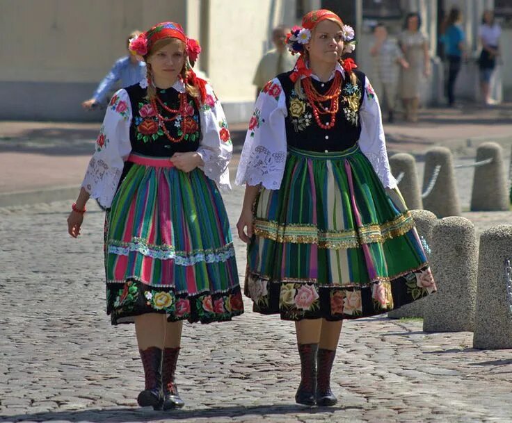 Польская женская мода Folk dress from Łowicz, Poland Polish clothing, European outfit, Folk clothing