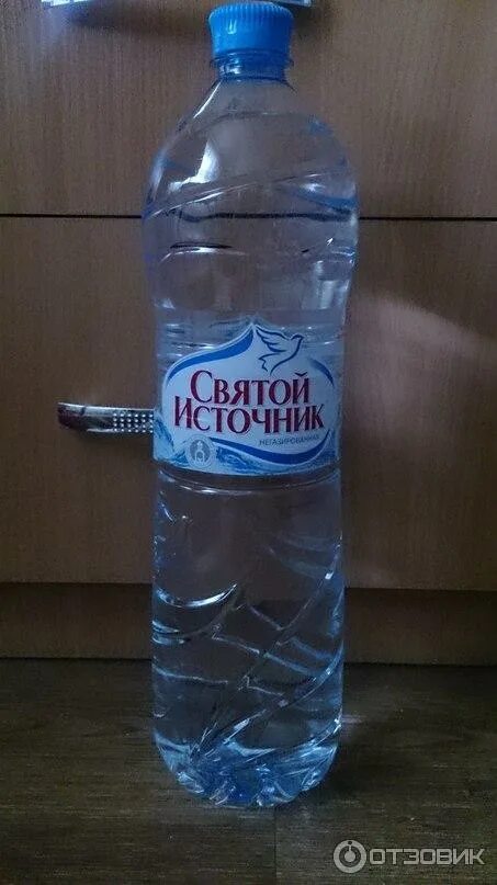 Полторашка воды фото Отзыв о Вода негазированная питьевая Святой Источник Именно эту воду покупаю чащ