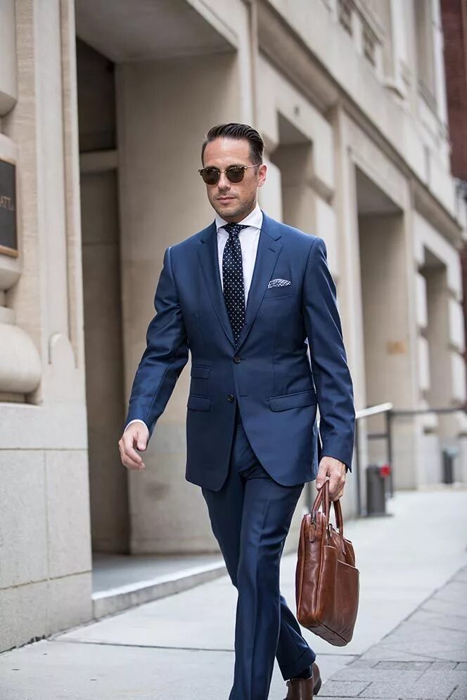 Полу деловой стиль мужской Back To Business: Classic Suit Style Blue suit, Suits men business, Blue suit me