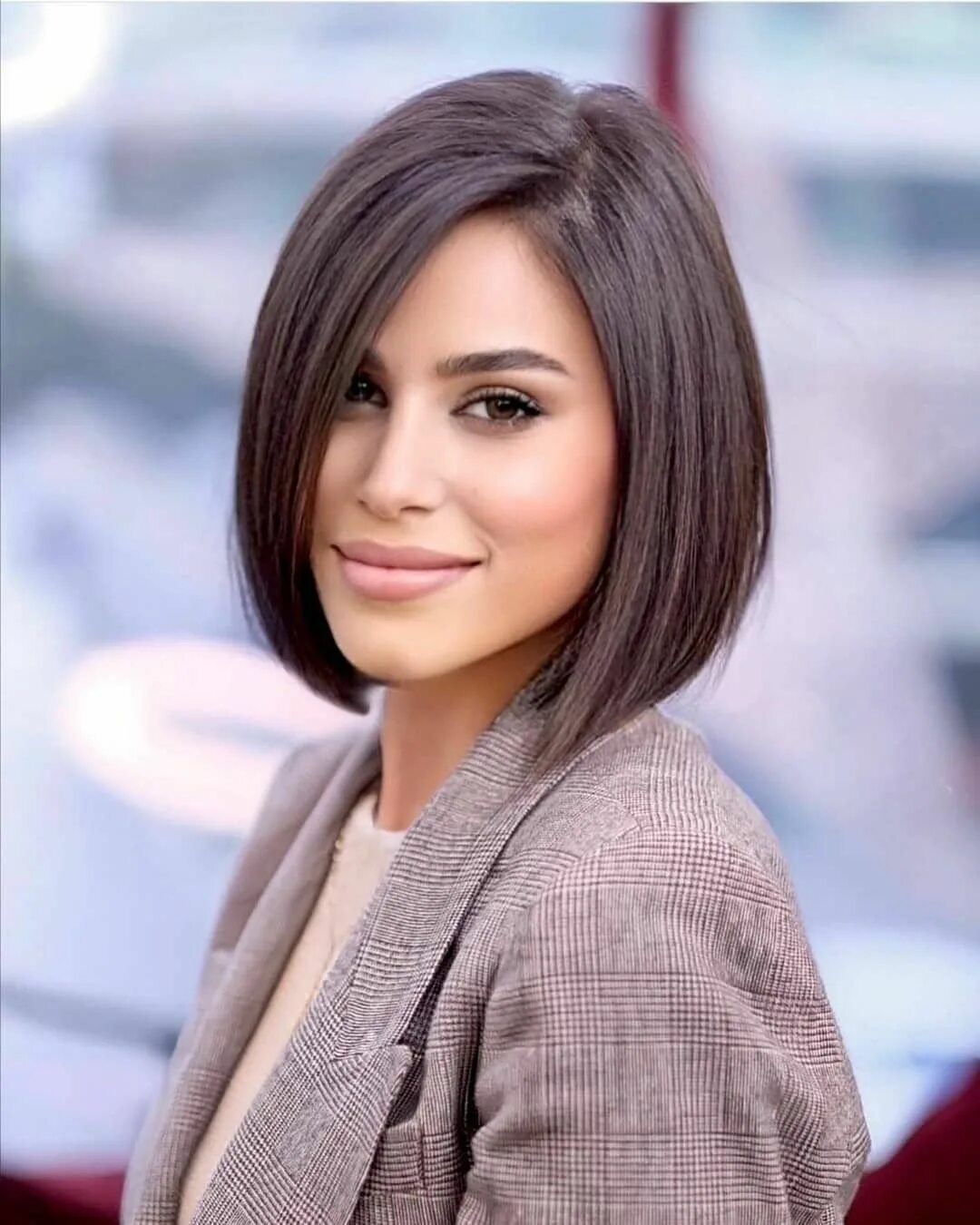 Полу каре фото ForeverBobbed on Instagram: "Beautiful Bob By @victorkeyrouz" Long hair styles, 