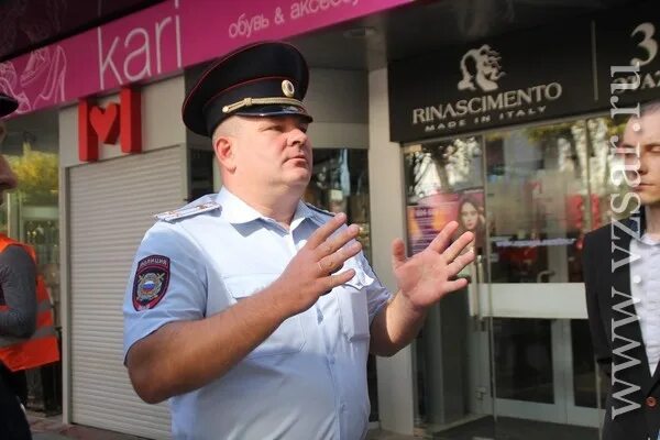 Полубабкин михаил владимирович саратов должность фото Конфликт у "Манежа" пытается уладить подполковник полиции Новости Саратова и обл