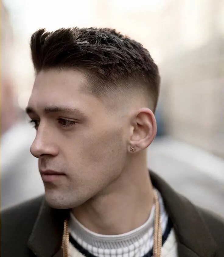 Полубокс стрижка для мужчин с челкой 17 Cool Shaved Sides Haircuts (2024 Trends) Mens haircut shaved sides, Shaved si