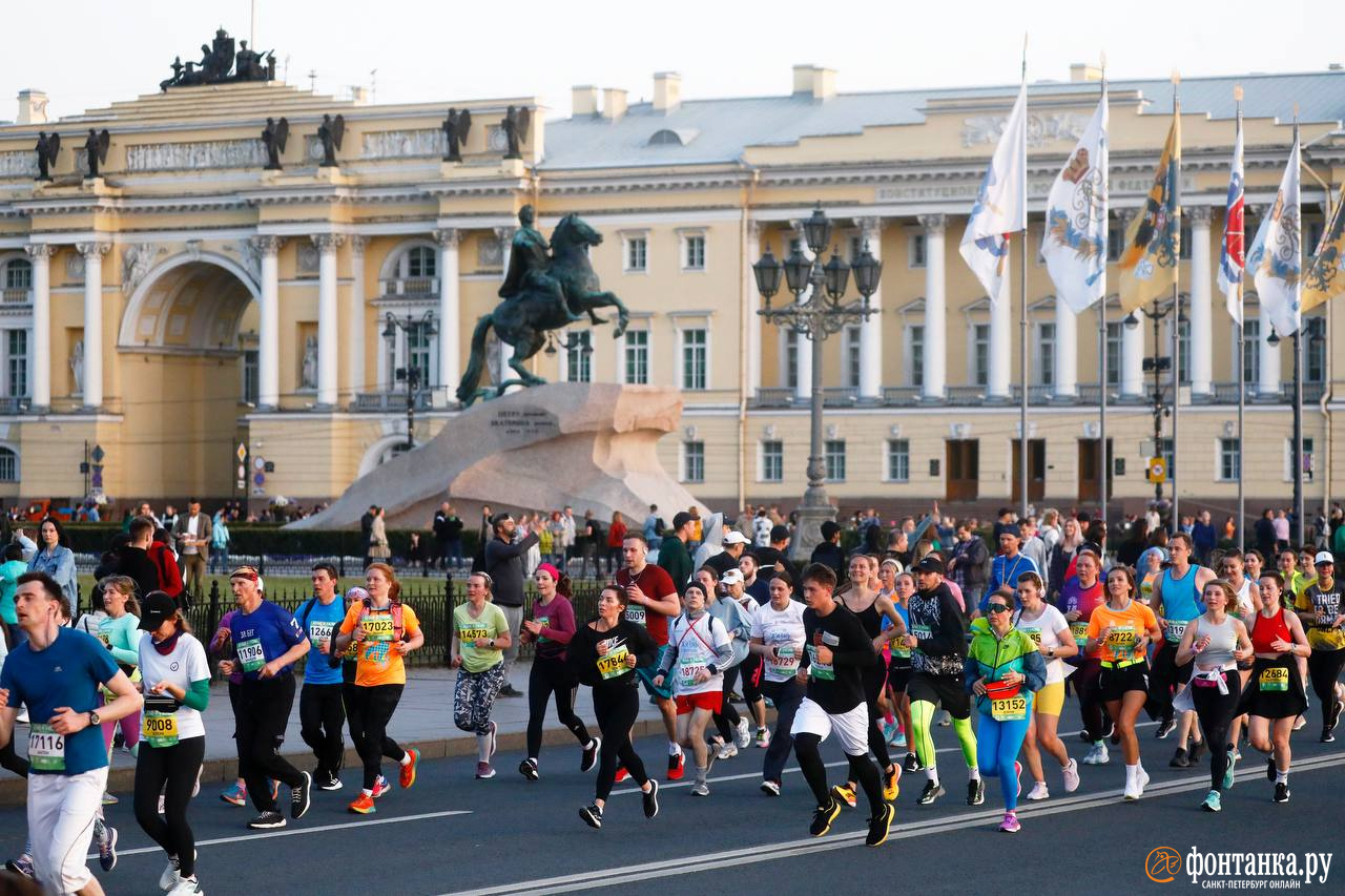 Полумарафон спб фото Все бегут. В Петербурге проходит забег "Белые ночи" Регионы Селдон Новости