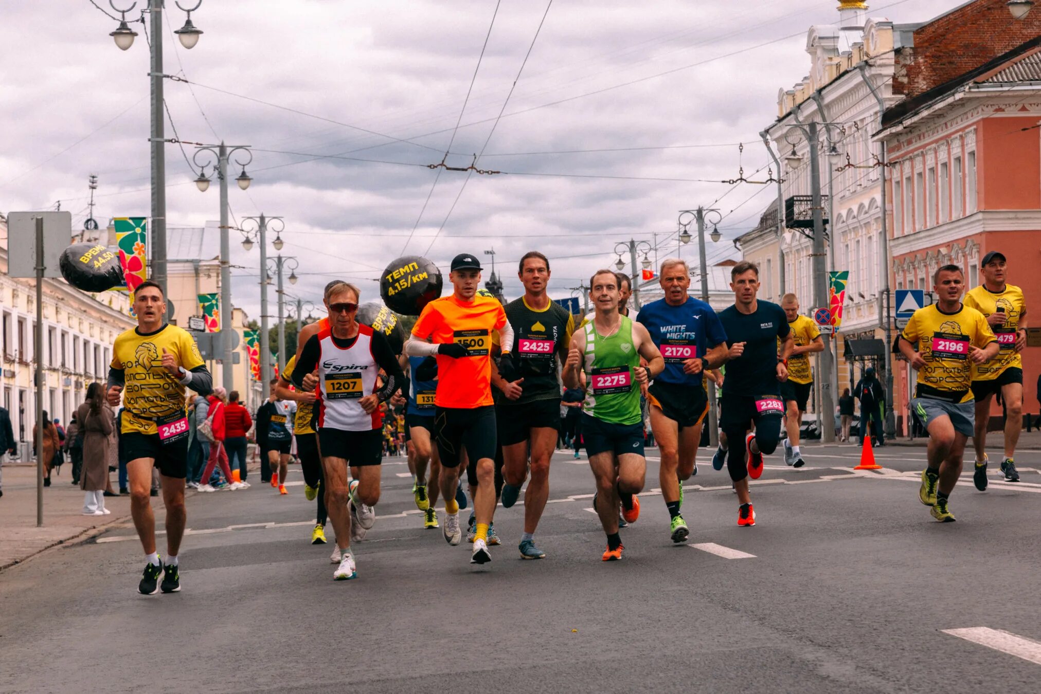 Полумарафон золотые ворота фото Шестой Владимирский полумарафон "Золотые ворота" собрал почти две тысячи бегунов