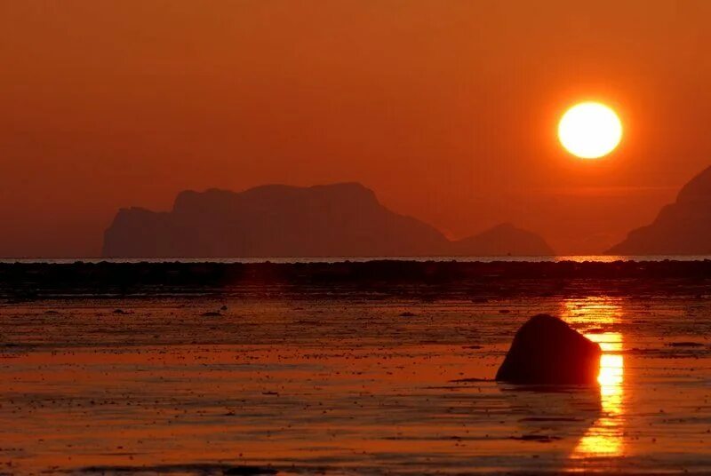 Полуночное солнце фото Midnight Sun - light all night! - Nord-Fugløy (Photo: Graham Austick/Lyngen Lodg