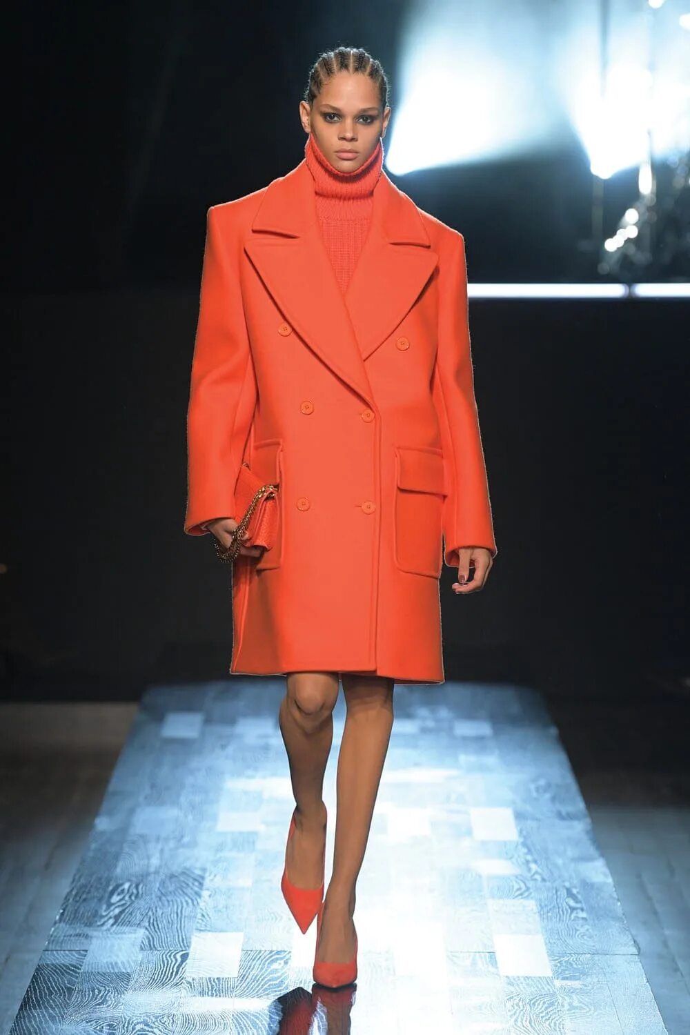 Полупальто осень 2024 женские тренды Michael Kors Fall Winter 2022-2023 - RUNWAY MAGAZINE ® Official