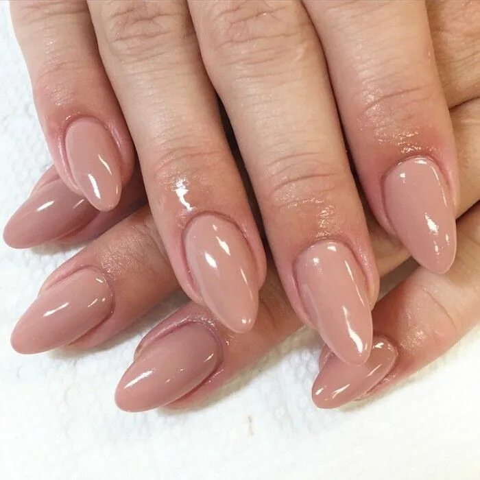 Полупрозрачный маникюр миндаль eight fingers with almond-shaped manicure, with smooth and glossy, nude pink nai