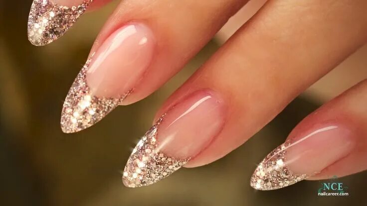 Полупрозрачный маникюр с блестками миндаль French Almond Glitter by Nail Career Education Nail designs glitter, Prom nails,