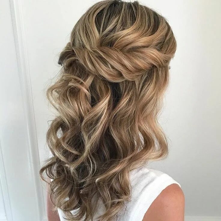 Полураспущенная прическа на средние волосы 44 Gorgeous Half up half down hairstyles Hair styles, Wedding hair inspiration, 