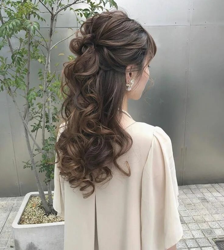 Полусобранная прическа на средние Valentine's Day hairstyles Hairdo for long hair, Long hair styles, Prom hairstyl