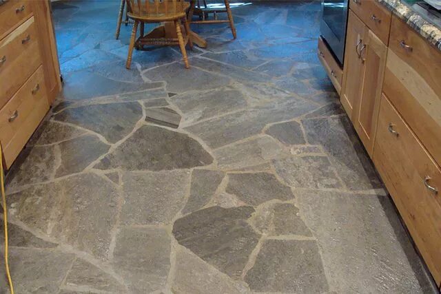 Полы под камень фото Stone Kitchen Floor 2 by Media Sculptress, via Flickr Stone kitchen floor, Stone