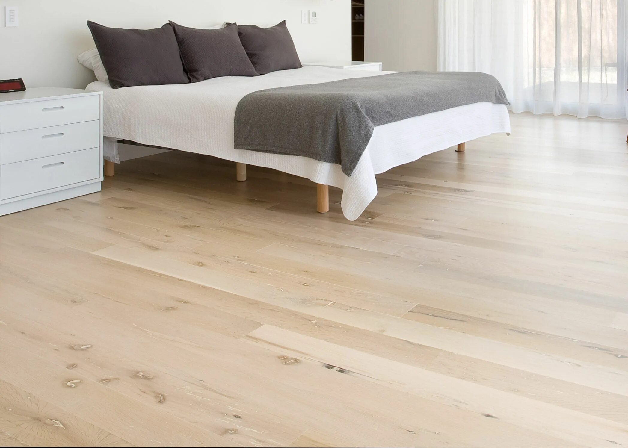 Полы светлое дерево в интерьере Stunning Hardwood Flooring From Reclaimed White Oak Timbers White oak hardwood f