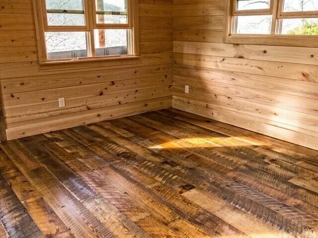 Полы в частном доме фото Rough cut lumber Rustic flooring, Home building tips, Heart pine flooring