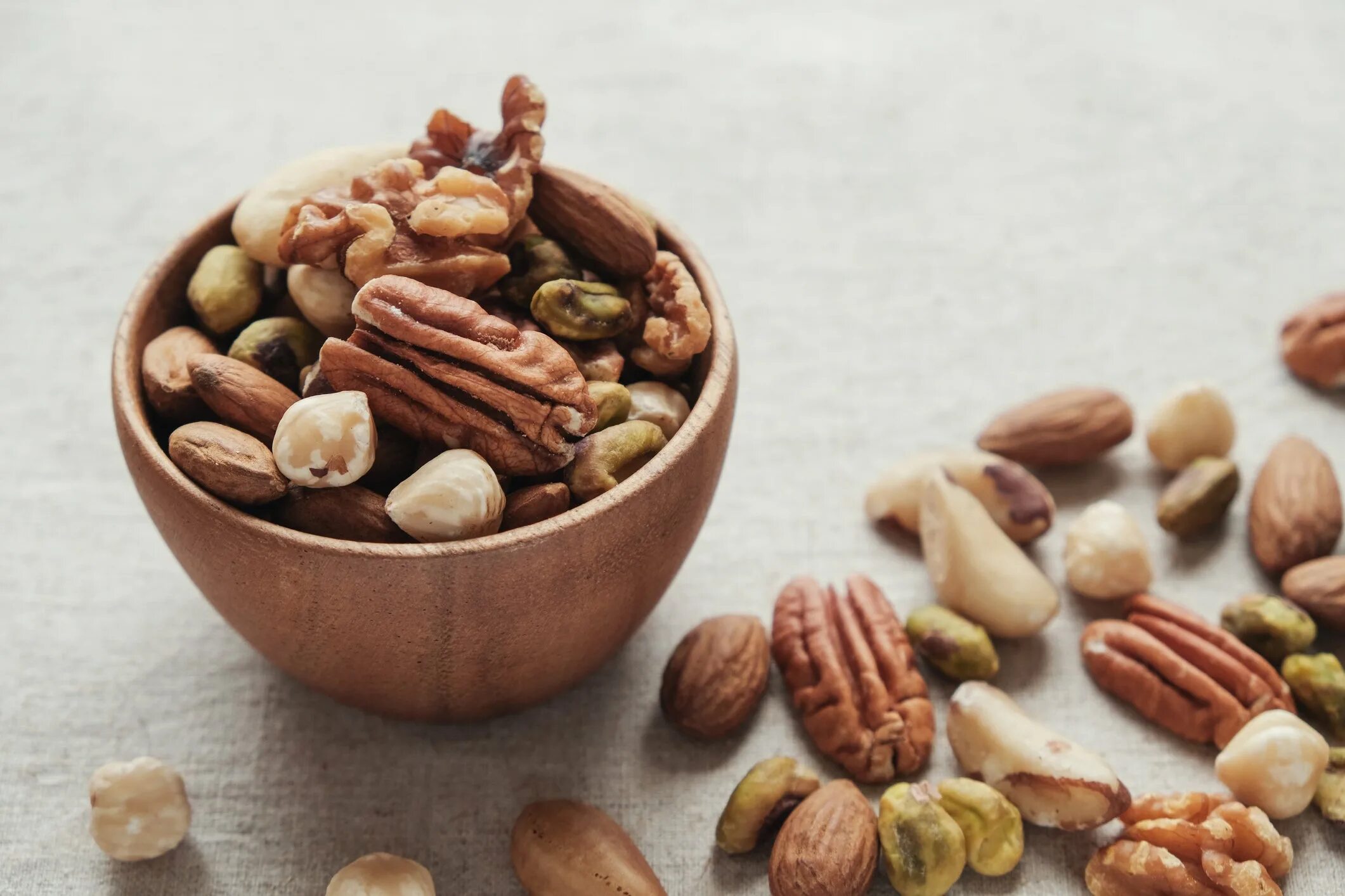 Польза орехов фото Eating a handful of nuts could improve brain function by 60%, says study The Ind