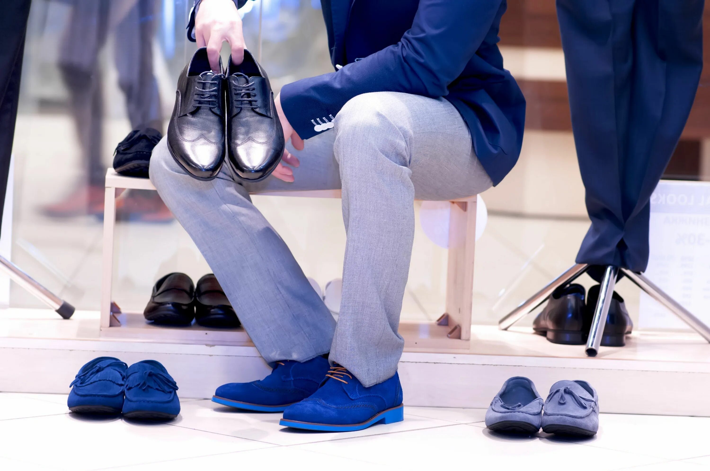 Поменять обувь на фото онлайн Brogues and Sneakers: The Versatile Shoes All Men Need to Have Homme femme, Chau