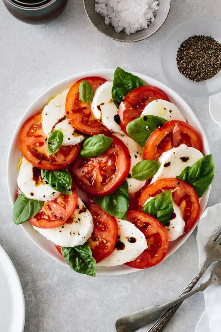 Помидоры капрезе рецепт с фото Easy Caprese Salad Caprese salad recipe, Healthy recipes, Healthy breakfast