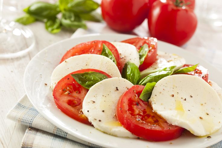 Помидоры капрезе рецепт с фото пошагово L'insalata caprese Mangiarebuono.it Caprese, Italian recipes, Cooking italian fo