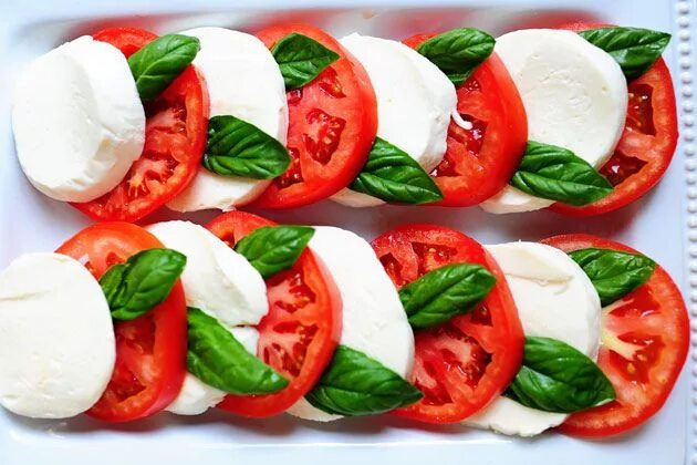 Помидоры с моцарелла рецепт фото сыром Caprese Salad Season Is Officially Back! Here's How to Make It Recipe Caprese sa