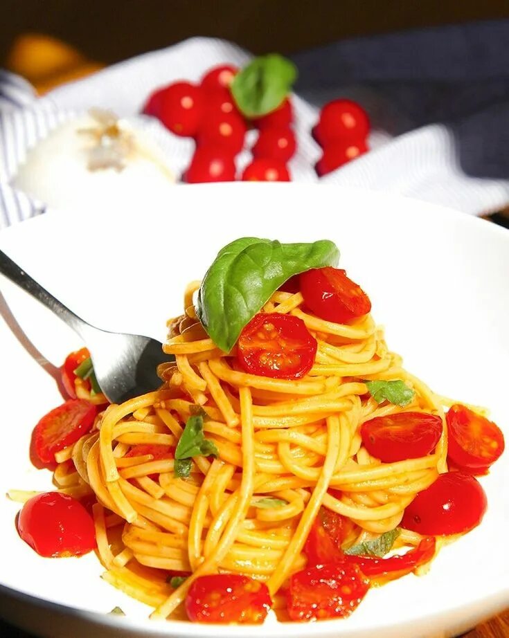 Помидоры спагетти фото TRADITIONAL CHERRY TOMATOES SPAGHETTI with basil Recipe Cherry tomatoes, Lotsa p