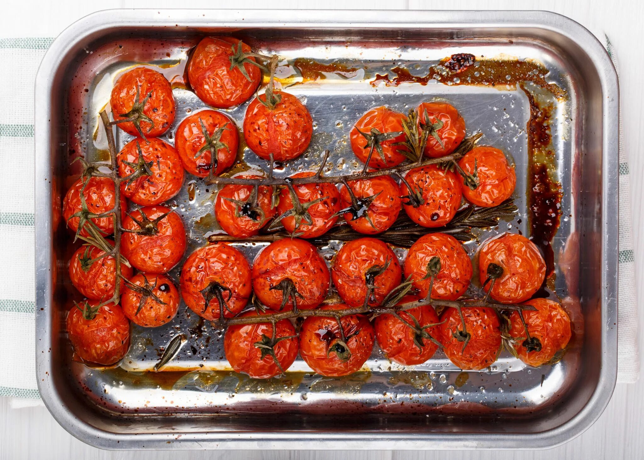 DSC_0133.JPG (1600 × 1064) Roasted tomato sauce, Oven roasted tomatoes, The slow