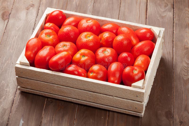 Помидоры в ящике фото Tomatoes in box stock photo. Image of stage, plum, heirloom - 109748456