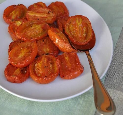 Помидоры запеченные в духовке фото Slow-Roasted Tomatoes: A Flavorful Addition to Thanksgiving