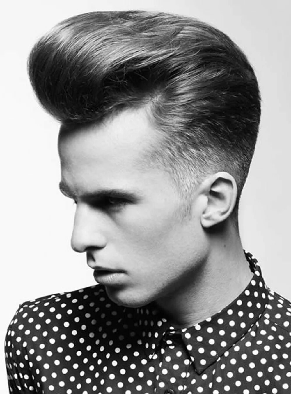 Помпадур прическа Pompadour Hairstyles for Men 2021 - Modern, Fade, Big Volume Etc.