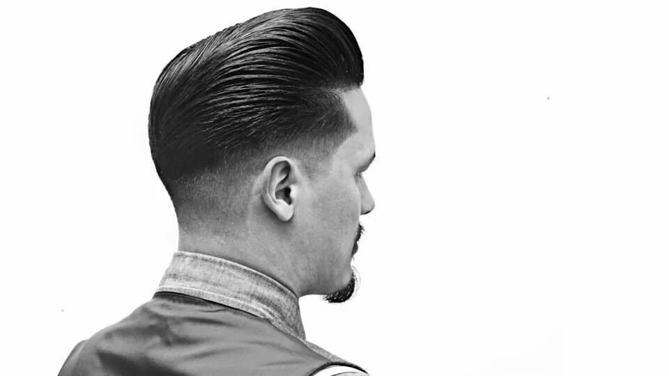 Помпадур прическа мужская The Low Faded Pompadour Rockabilly hair, Vintage haircuts, Beard hairstyle