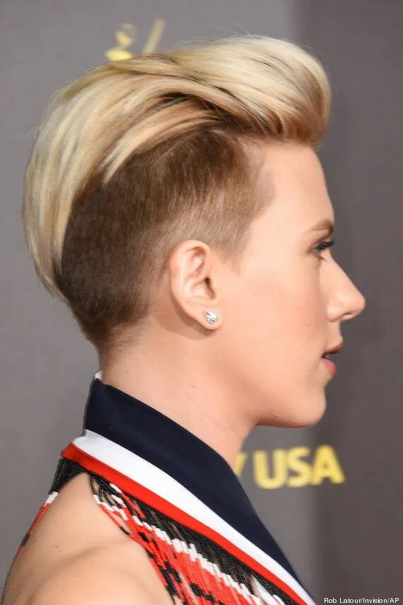 Помпадур прическа женская Scarlett Johansson ne ressemble plus à ça Coupe de cheveux, Cheveux, Cheveux cou