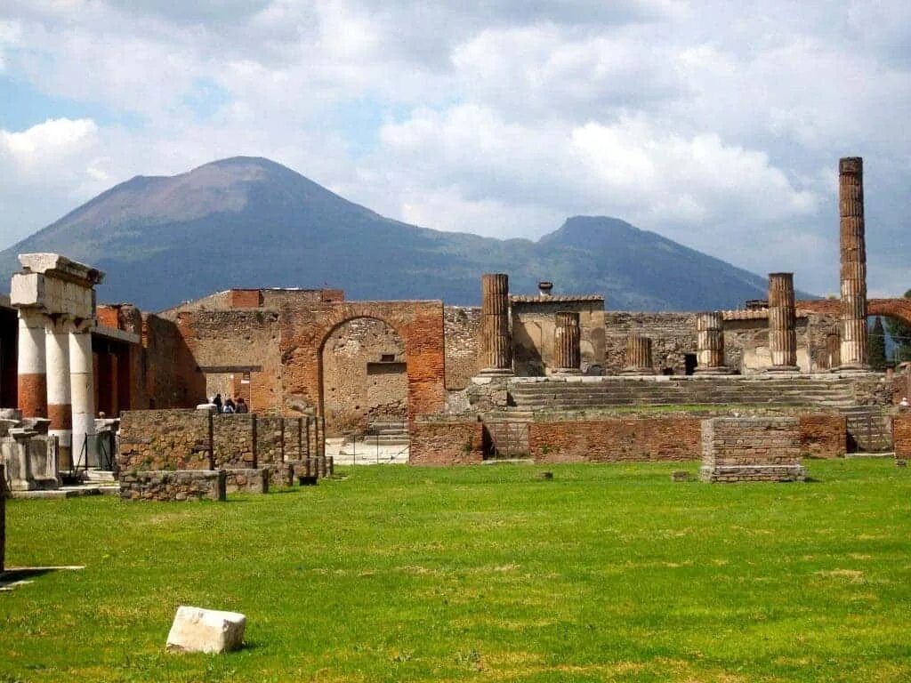 Помпеи фото города X-Ray Technique Reveals Charred Scrolls From Vesuvius Eruption