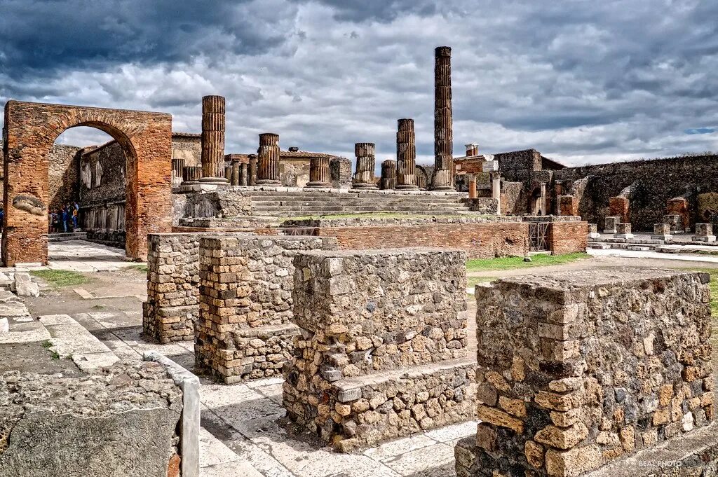 Помпеи фото города Up Pompeii Pompeii is a little more ominous and mysterious. Flickr