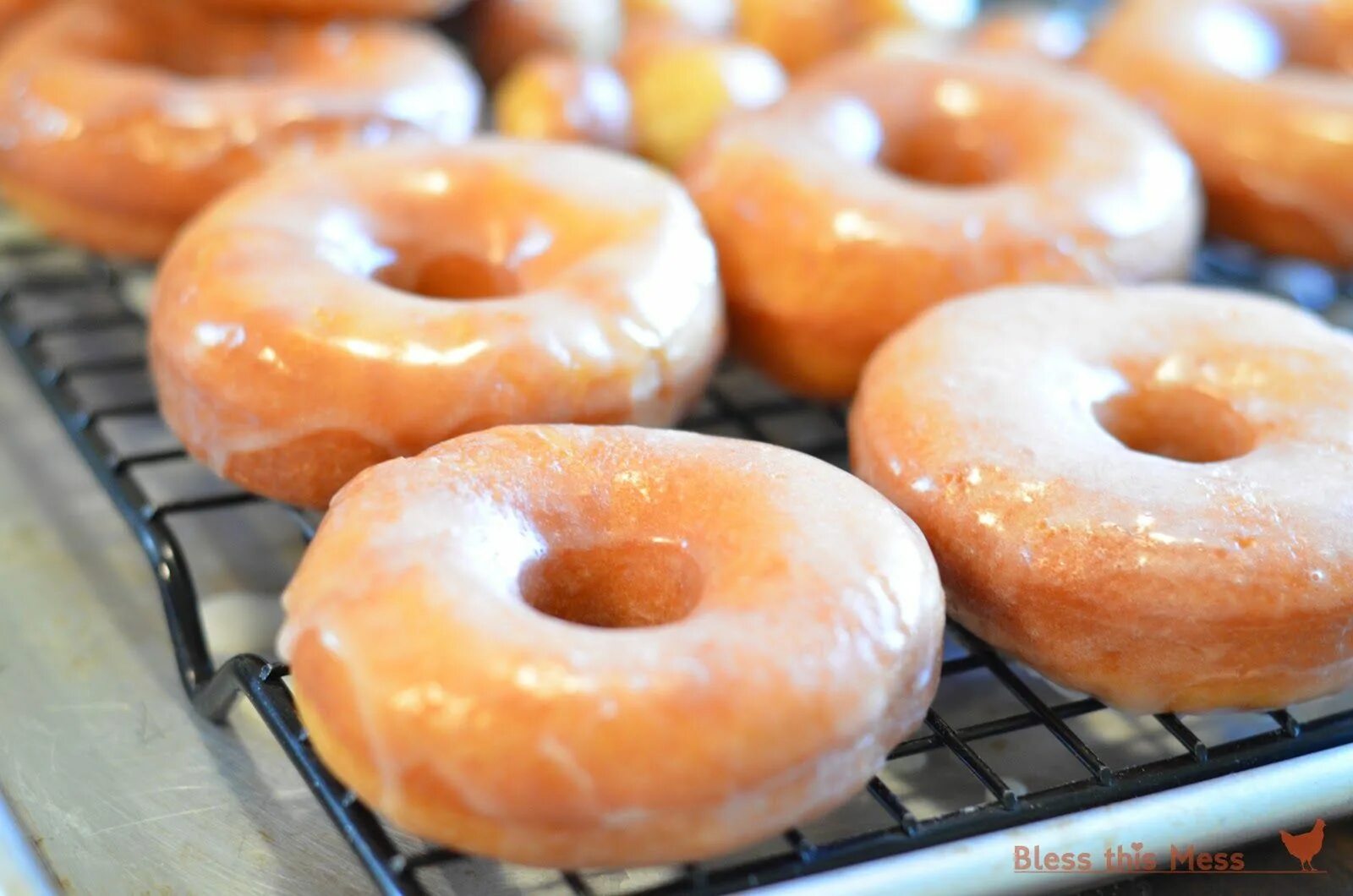 Пончики на воде с фото Pioneer Woman's Glazed Donuts - Bless This Mess Homemade donuts recipe, Homemade