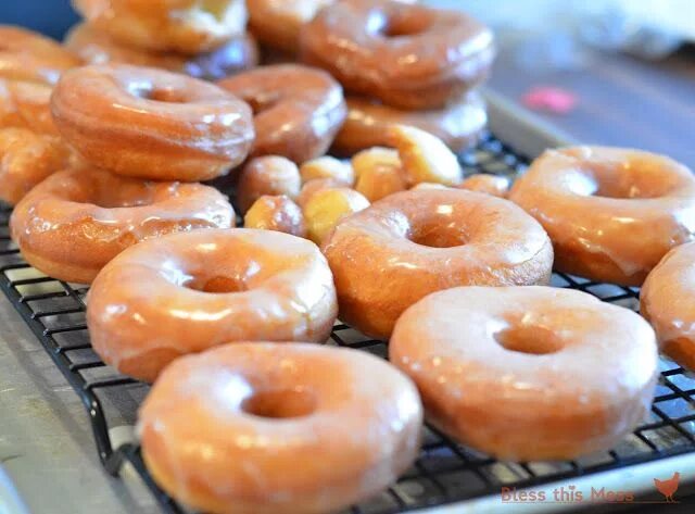 Пончики на воде с фото Pioneer Woman's glazed donuts are light, fluffy, and the best homemade donuts I'