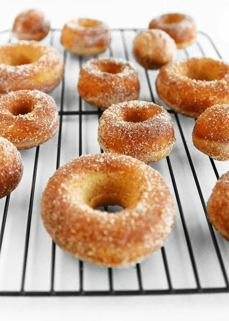 Пончики в духовке фото Baked Apple Cider Donuts Recipe Apple cider donuts baked, Apple cider donuts, Ci