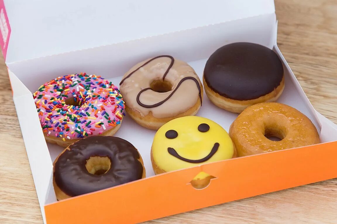 Пончики в коробке фото CAJA DONUTS CON SMILEY Delicious donuts, Cake mix donuts, Dunkin donuts