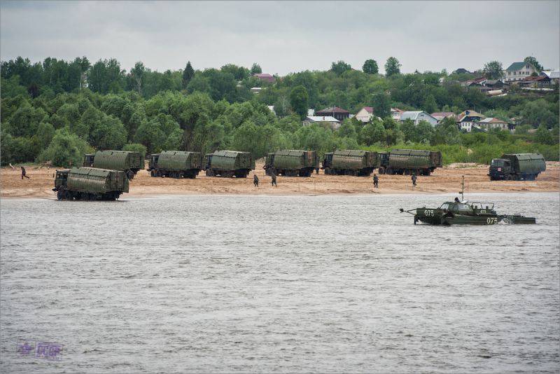 Понтонные мосты военные фото Forcing water barrier