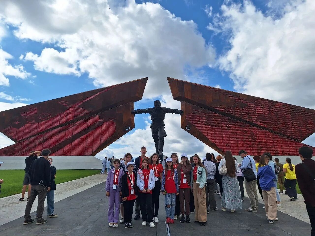 Поныри мемориальный комплекс фото Поучаствовали в кинослёте " Железногорская епархия