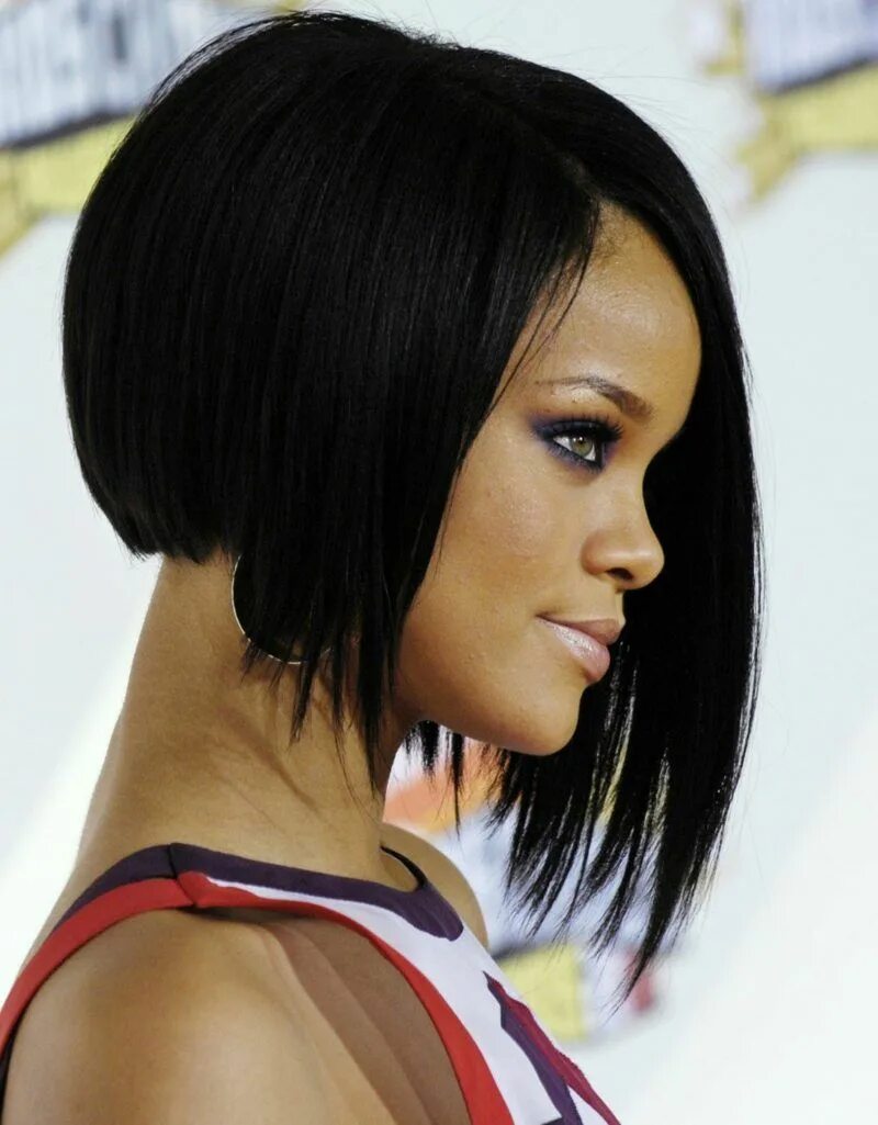 Поп каре прическа Asymmetrischer Bob Rihanna Frisuren, Kurzhaarfrisuren, Haarschnitt