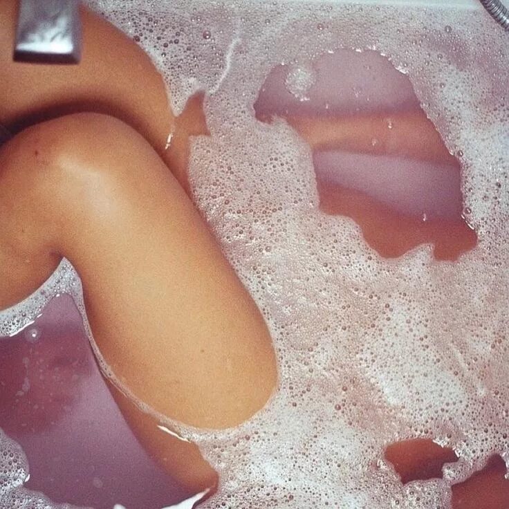 Попка в ванне фото Etre Bien\\High Vibe Self-Care on Instagram: "Our Rose Quartz Bath Potion includ