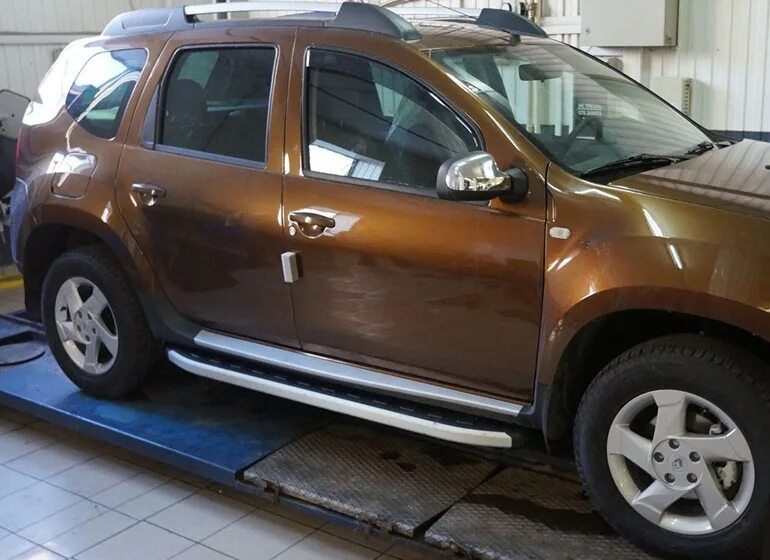 Пороги рено дастер фото Купить и установить боковые подножки (пороги) Renault Duster 2011-2014 RR1715: ц