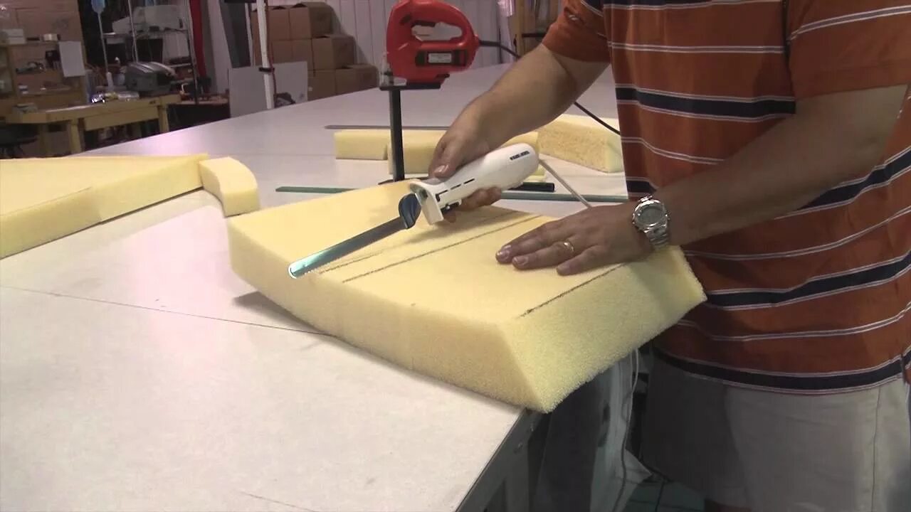 Поролон своими руками в домашних условиях Cutting Cushion Foam using Electric Kitchen Knife - YouTube