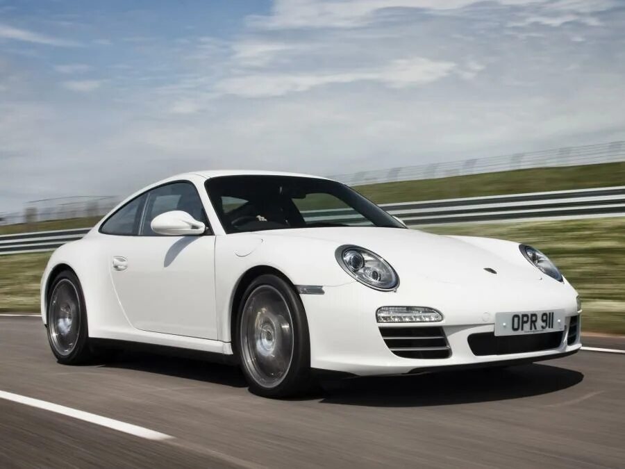 Порше фото цена в рублях Porsche 911 Carrera 4S Coupe 2008 года выпуска для рынка Великобритании и Ирланд